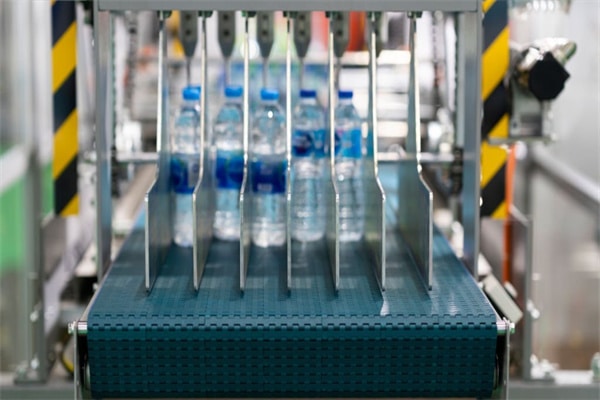 Plastic bottle labeling machine with hig speed operation for drinking water industrial