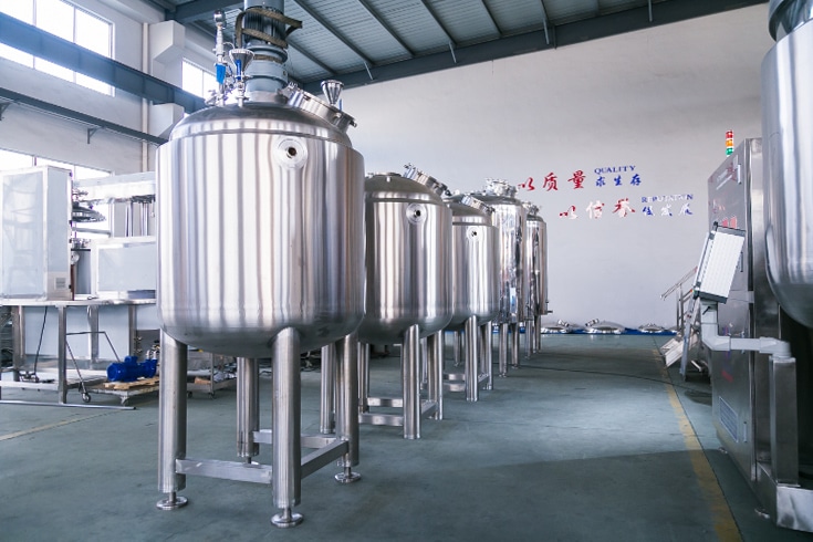 liquid mixing tank