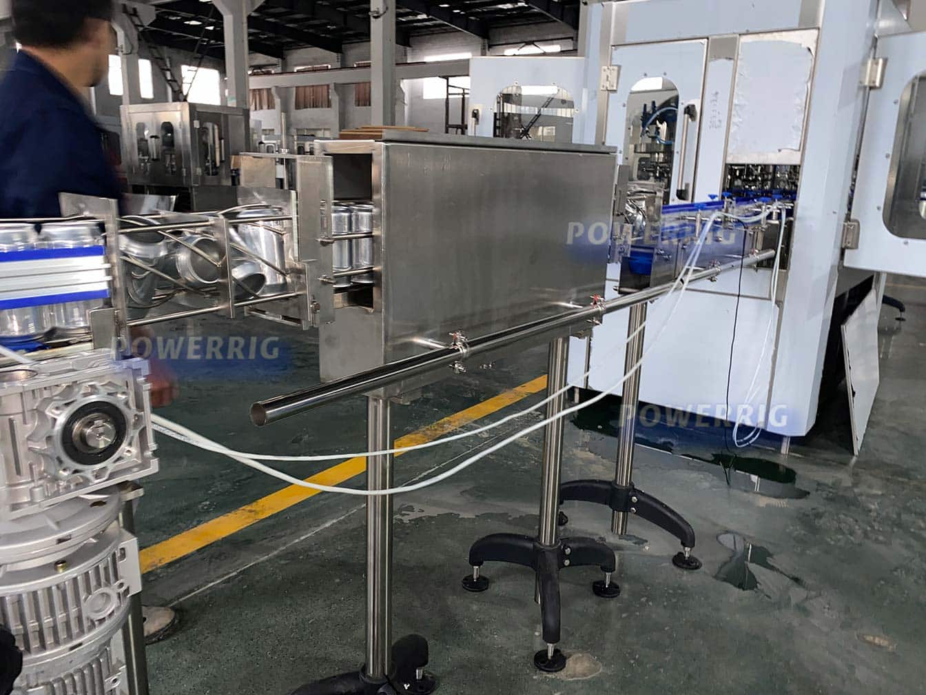 Inline can rinser / can washing machine